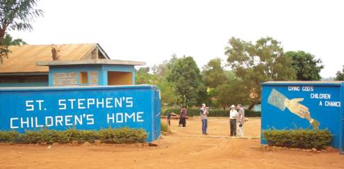 Abbildung als separates Bild betrachten Eingang zum St. Stephen's Children's Home, Embu (Besuch im Straßenkinderprojekt).
