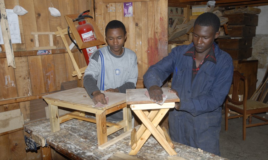 Visit to the carpenters' vocational training program of the Kenya Evangelical Lutheran Church (KELC) in Nairobi (city district of Jerusalem).