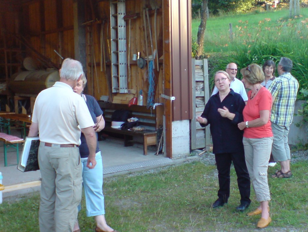 Talks and discussions in front of the barn.