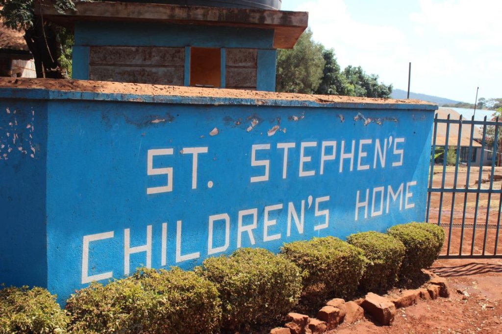 Eingang zum St.Stephen's Children's Home (Embu/Kenia).