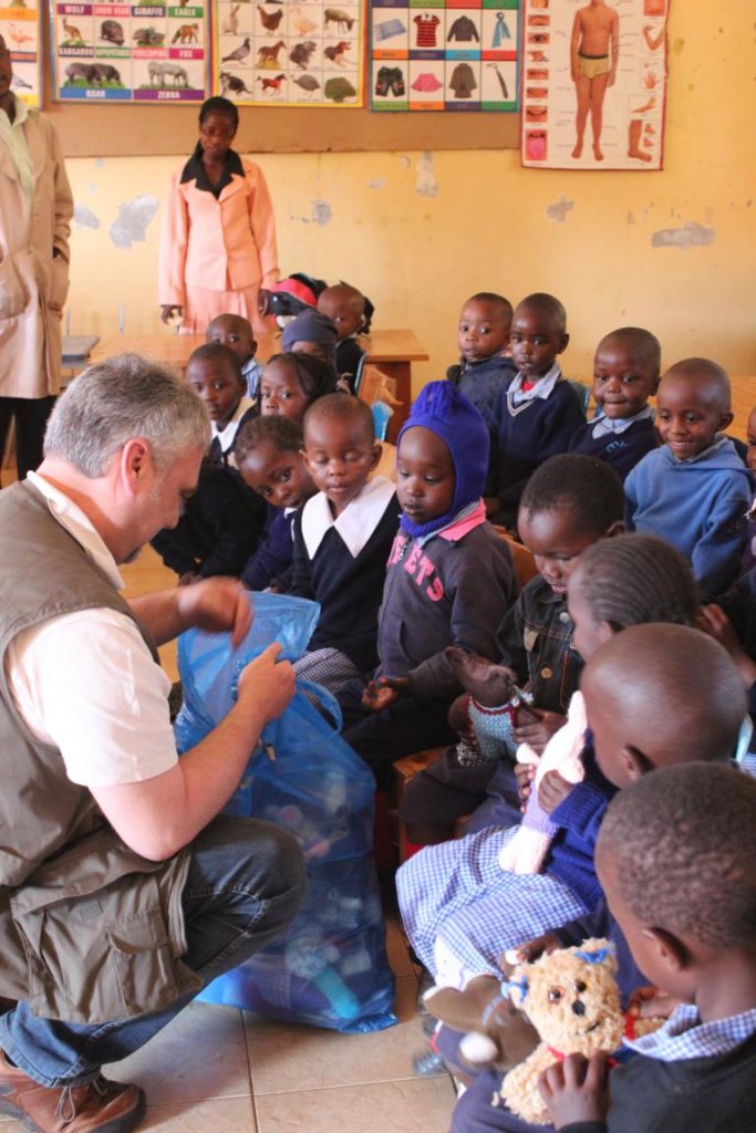 Besuch bei Kindergartenkindern im Stra&szlig;enkinderprojekt (Embu/Kenia).