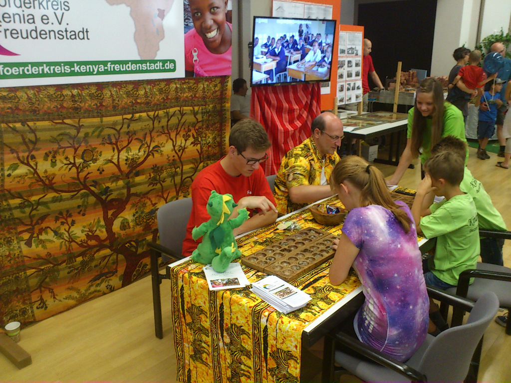 Vereinsmitglied und Besucher beim "Bao"-Spiel (B&uuml;rgermesse Freudenstadt am 26.08.2014).