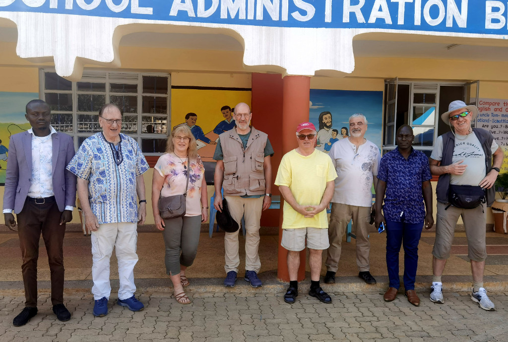 Besuch bei Pfr.i.R. Willy Schneider und seiner Ehefrau im Malaika-Projekt. Foto: Uwe Ade.