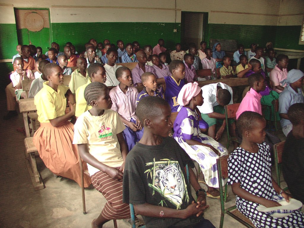 Vom Verein unterstützte Gruppe von Aidswaisenkindern in Baharini, Kenya.